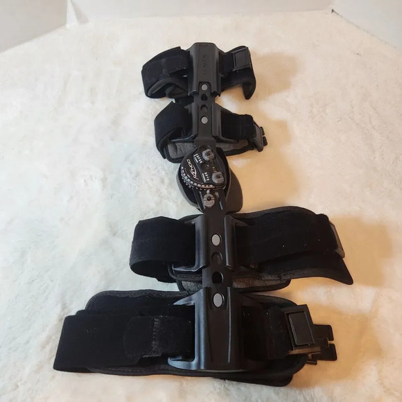 DonJoy TROM Advance Adjustable Knee Brace Total Range of Motion One Sz Fits Most - Picture 1 of 8